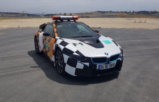 3. Havalimanı nda uçaklara lüks araçlar eşlik edecek!