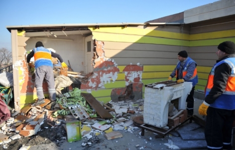 Bursa Osmangazi'deki kaçak kafe yıkıldı!