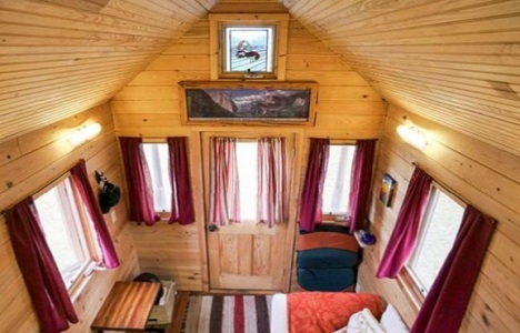 İşte Laura ve Matt çiftinin 11 metrekarelik doğayla içiçe evi!