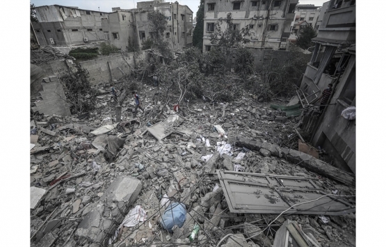 İsrail in saldırılarıyla Gazze Şeridi ndeki 6 katlı bina yıkıldı!