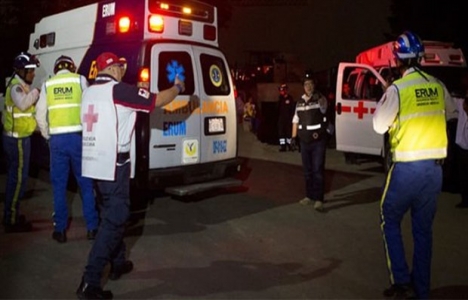 Meksika'da otopark inşaatı çöktü!