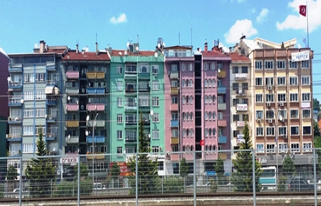 Kocaeli'de D-100’e bakan binaların dış cepheleri iyileştirildi!