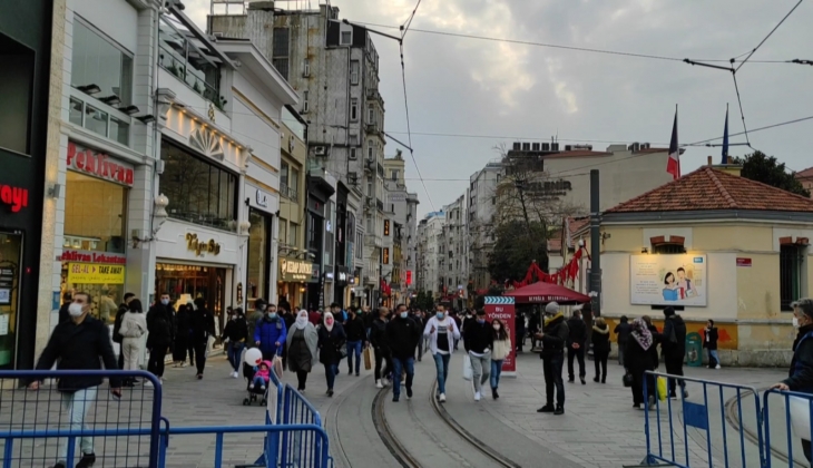 Kiralık ve satılık dükkan sayısının zirve yaptığı İstiklal Caddesi’nde kiralar 1 milyon TL’ye kadar çıktı!