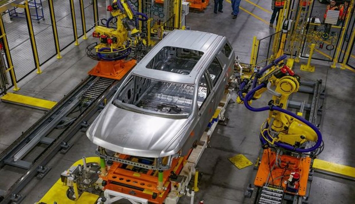 Ünlü araba markası resmen fabrikasını kapattı: Siyasi baskı var!