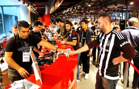 En büyük Kartal Yuvası mağazası Vodafone Arena'da hizmete açıldı!