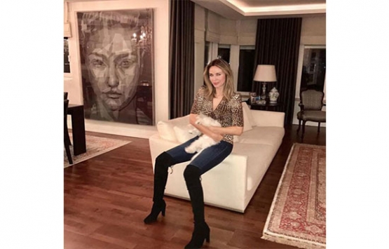 Demet Şener in iki oda bir havuzlu evi!