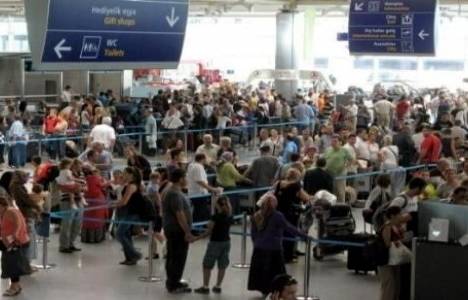 Atatürk Havalimanı bayramının birinci günü 165 bin 71 yolcu ile rekor kırdı!