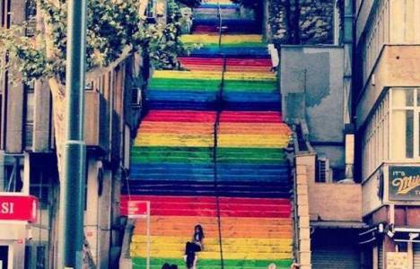 Fındıklı'daki merdiven tekrar gökkuşağı renklerine boyandı!