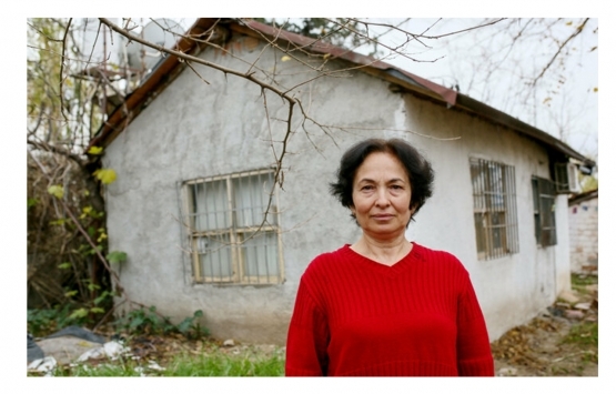 Antalya Muratpaşa da evler zeminin göçmesiyle yana ve öne doğru yatmaya başladı! 