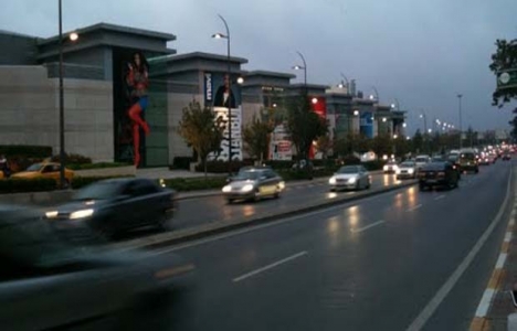 İstinye Bayırı'nın tabelası Katar Caddesi olarak değiştirildi!