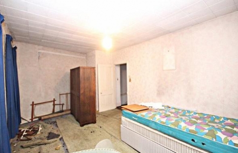 Bu ev 4,5 liraya satışa çıktı!