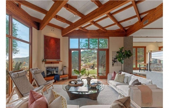 Leighton Meester ve Adam Brody California daki malikanelerini satıyor!