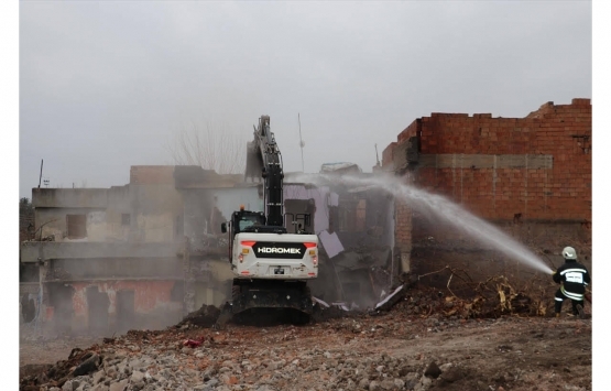 Diyarbakır surlarının çevresindeki kaçak yapılar ortadan kaldırılıyor!