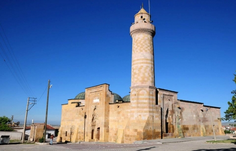 Niğde Alaaddin Camii ne zaman onarım gördü?