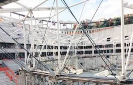 Vodafone Arena'nın çatı kaldırma işlemi başladı!