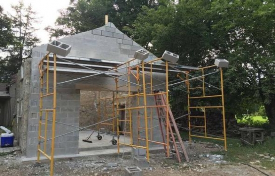 1800 lü yıllardan kalan binayı saraya çevirdi!