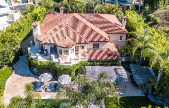 Kaley Cuoco Los Angeles taki evini satıyor!