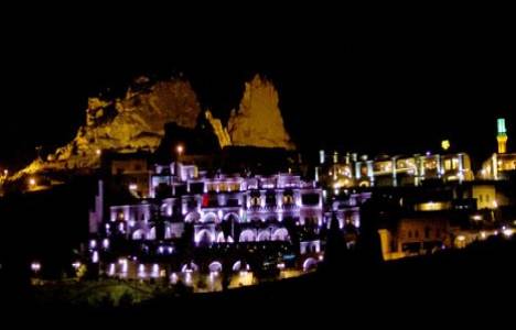 Kapadokya'ya, yapılan ışıklandırma turistlerin ilgisini çekiyor!