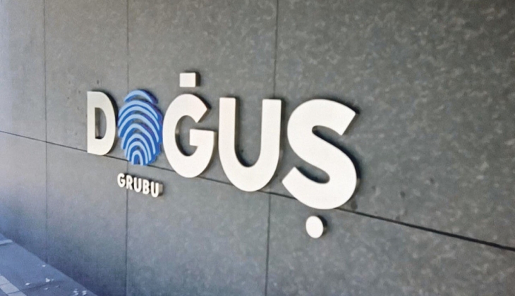 Hüsnü Akhan Kimdir?