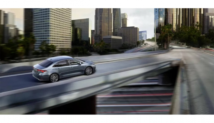 Toyota nın en çok satılan modeli Corolla nın fiyatlarına inanamayacaksınız! Toyota Corolla fiyat listesi 4 Haziran 2022!