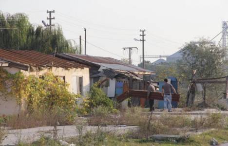 Dernekkırı Prefabrik evlerinde yaşayan depremzedeler kapı dışarı edildi!