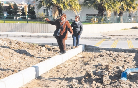 İzmir'de kazılıp bırakılan yollar ne zaman tamamlanacak?