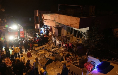 Mersin'de iki katlı bina çöktü!