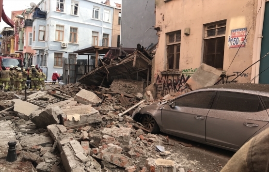 Fatih te bina çöktü!