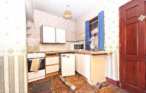 Bu ev 4,5 liraya satışa çıktı!