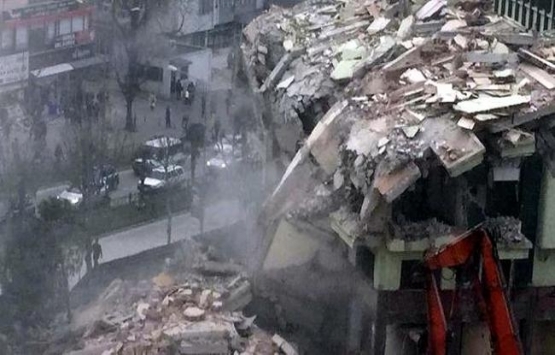 Yıkımına başlanan Bursa İller Bankası'nın binası çöktü!