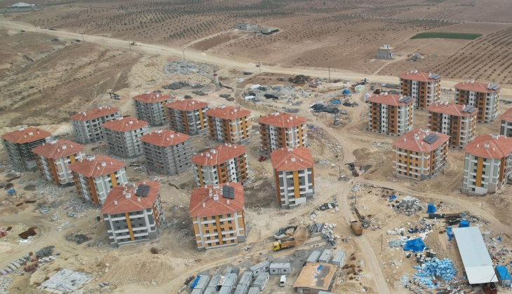 TOKİ nin Birecik ve Eyyübiye de hayata geçirdiği deprem konutları yükseliyor!
