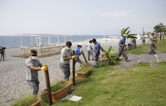 Antalya Konyaaltı'ndaki aykırı işletmelere müdahale edildi!