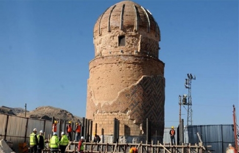 650 yıllık Zeynel Bey Türbesi 8 saatte taşınacak!