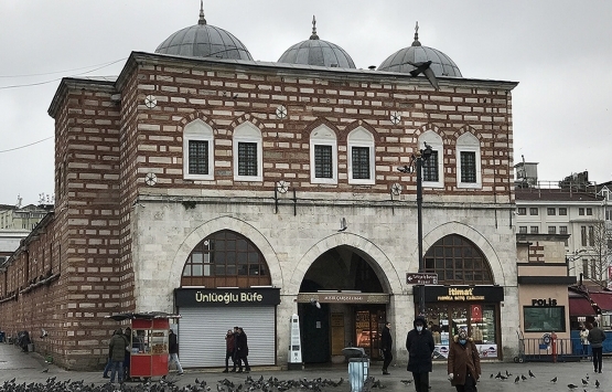 Mısır Çarşısı esnafı evlerini tek tek satıyor!