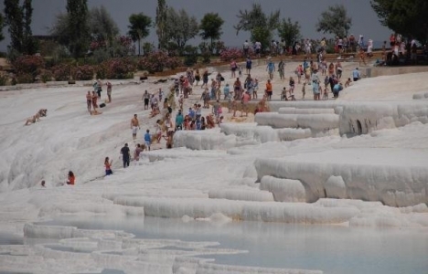 Pamukkale ziyaretçi sayısında zirvede!