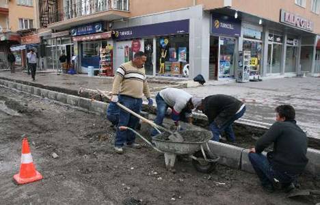 Erzincan Belediyesi asfalt ve kaldırım çalışmaları devam ediyor!