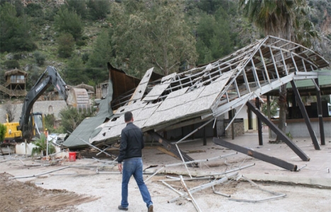Muğla Kızkumu Plajı'ndaki kaçak tesis yıkıldı!