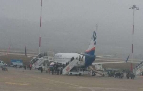 Adnan Menderes Havalimanı'nda seferler sis nedeniyle gecikti!