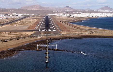 Ordu'da havaalanı inşaatında taşlar iş makinesinin üzerine düştü!