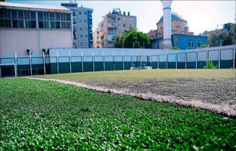 Bornova stadı zemin yenileme çalışması neden aksadı?