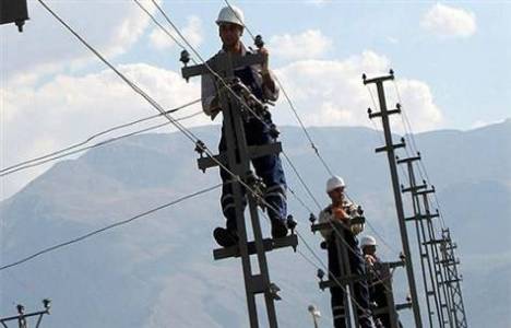 TEİAŞ Ekipleri elektriği kesmeden ilk bakımı Ankara'da yaptı! 