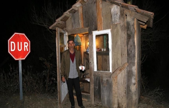 Kastamonu'da öğrenciler üşümesin diye kulübe yaptı!