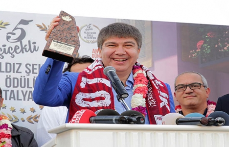 Antalya dünyanın en prestijli belediyecilik ödülünü aldı!