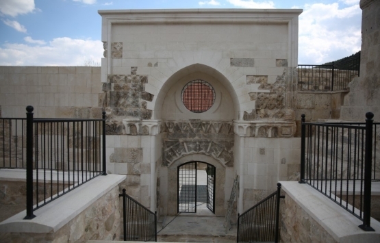 700 yıllık Alaaddin Cami bugün ibadete açılıyor 