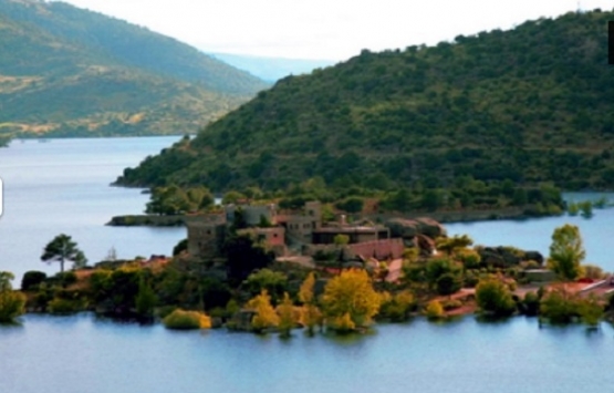 Dünyanın en ilginç adaları satışa çıktı!