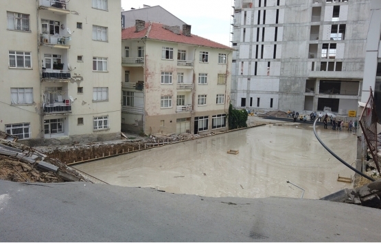 Ankara'da istinat duvarı çökmesi nedeniyle binalar tahliye edildi! 