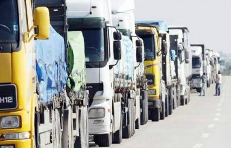 Kapıkule'de 7 kilometrelik tır kuyruğu oluştu!