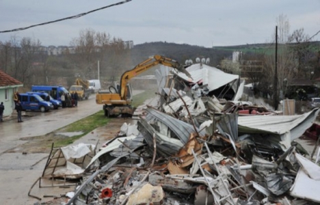 Bursa Osmangazi'deki ruhsatsız eğlence mekanı yıkıldı!
