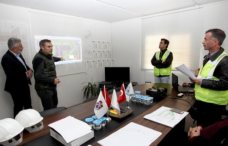 Ersun Yanal, Akyazı Spor Kompleksi inşaatını gezdi!