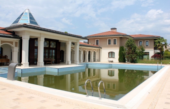 FETÖ nün lüks malikanesinin içi ilk kez görüntülendi!